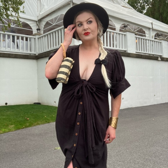 Hullo - Picture 1 of 7